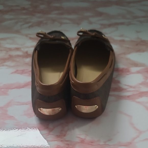 EUC Michael Kors Brown Leather Moc Crocodile Loafers Gold Bar Trim Sz 7.5M - Picture 5 of 7